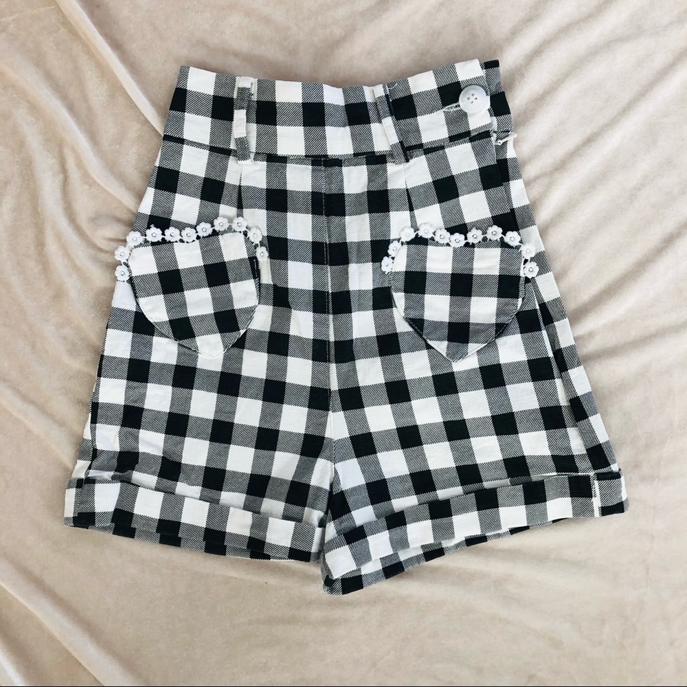 Sold HP🎉  Collectif Gingham Heart Mainline Shorts - Picture 2 of 8